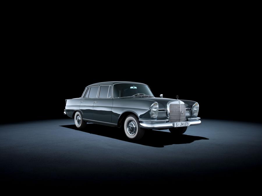  Mercedes-Benz 220 SE (W111) 1959 года  (фото 4 из 5)